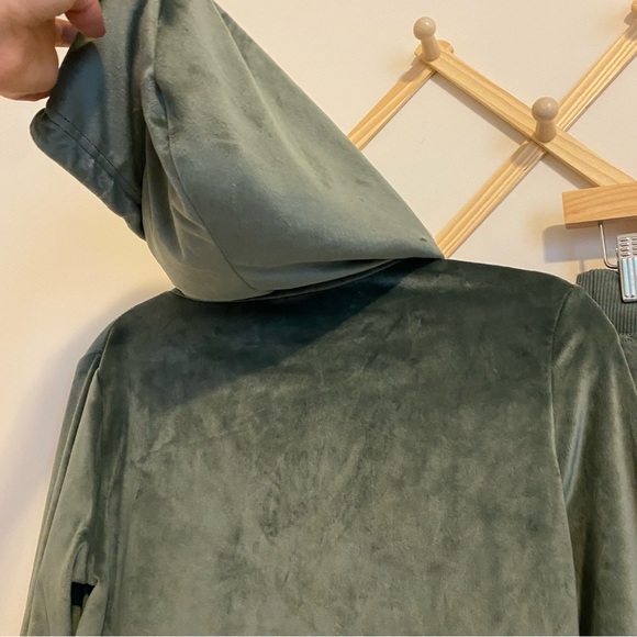 Aerie Green Velour Lounge Set size Medium - Picture 9 of 10